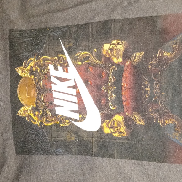 Nike Tee - Picture 2 of 4